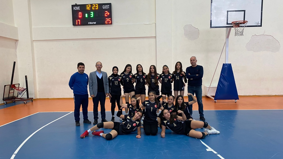 Yıldız Kız Voleybol Takımımız İl 4.sü